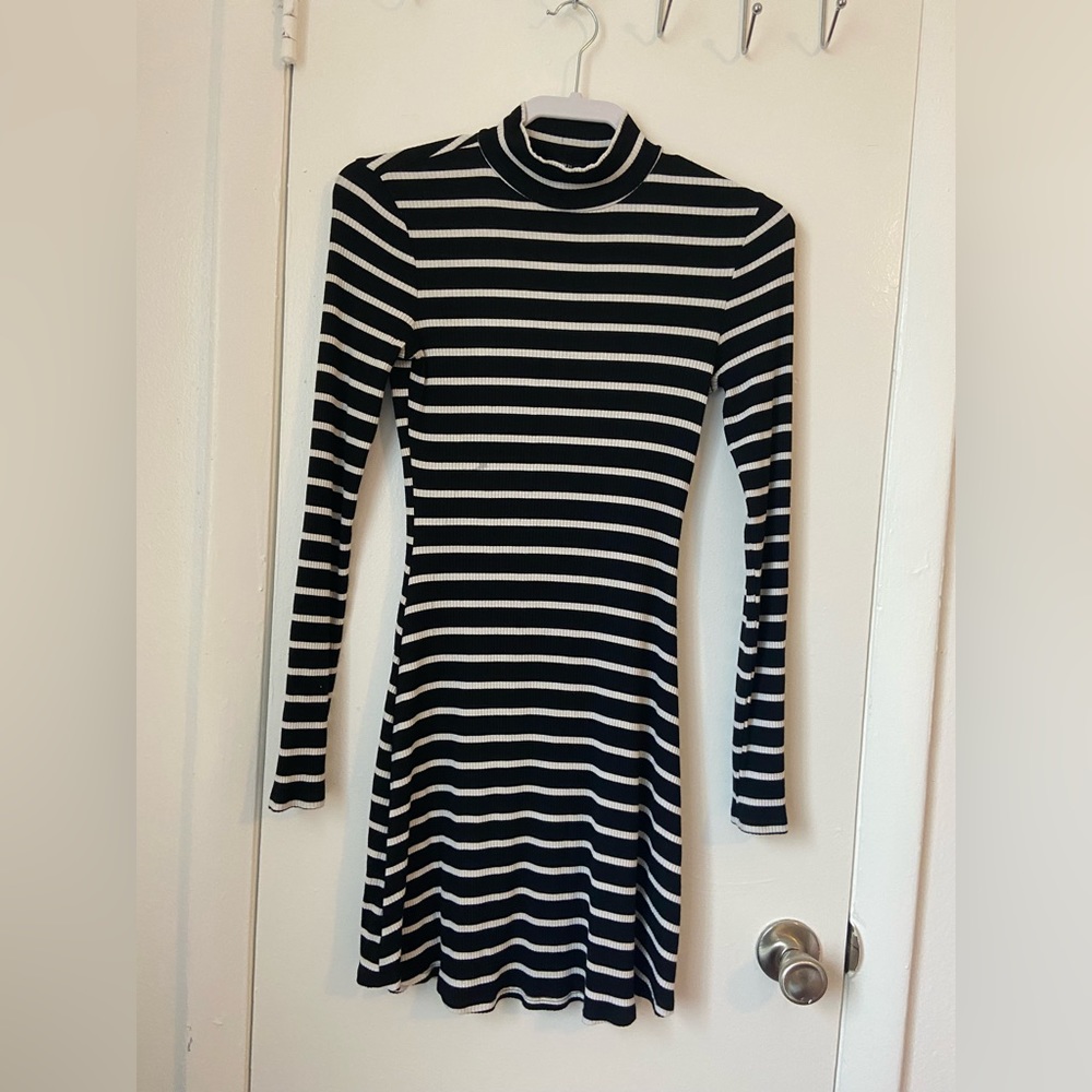 Forever 21 - Bodycon Striped Long-Sleeved Dress